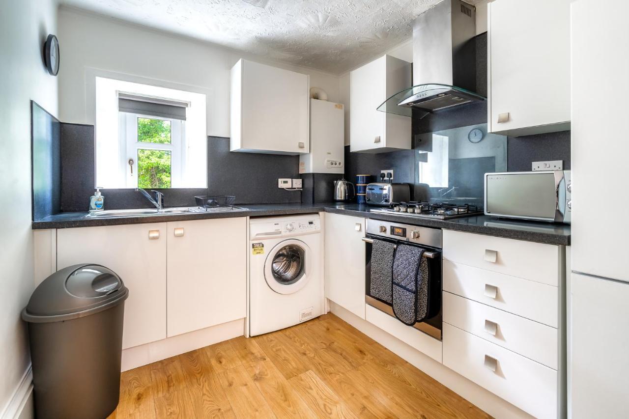 Cosy Retreat - Charming 2-Bed Apartment Greenock Zewnętrze zdjęcie