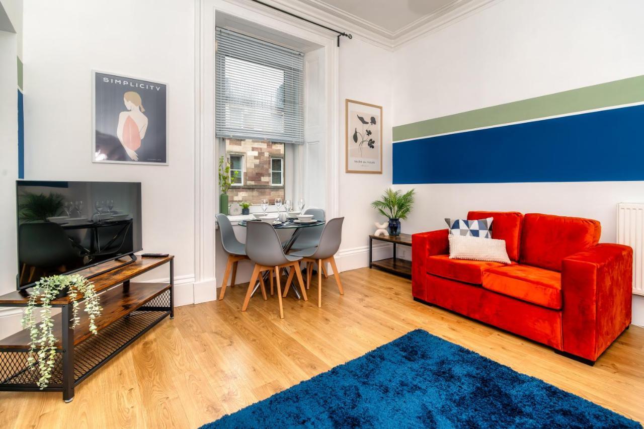 Cosy Retreat - Charming 2-Bed Apartment Greenock Zewnętrze zdjęcie