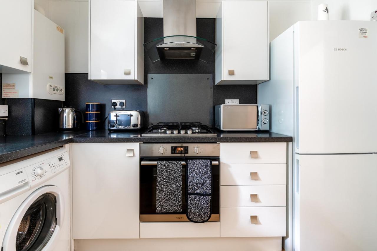 Cosy Retreat - Charming 2-Bed Apartment Greenock Zewnętrze zdjęcie