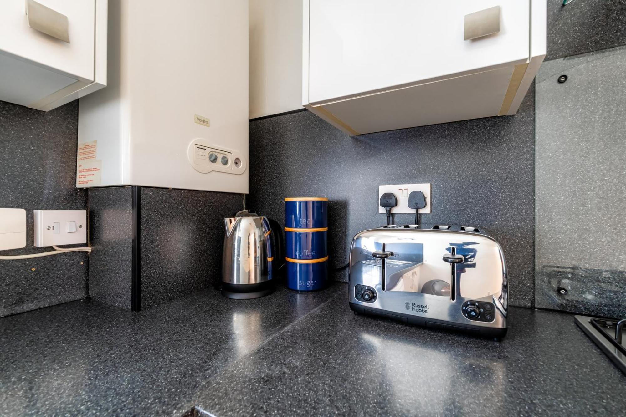 Cosy Retreat - Charming 2-Bed Apartment Greenock Zewnętrze zdjęcie